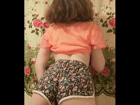 ❤️ Jovem sensual a despir os seus calções para a câmara ️❌ Sexo vídeo em nós ❌