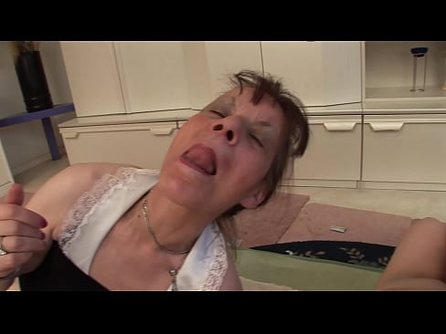 ❤️ Duas avós e um avô têm um ménage à trois ️❌ Sexo vídeo em nós ❌