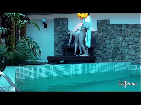 ❤️ Chefe convida criada para a piscina, mas não conseguiu resistir a um ️❌ Sexo vídeo em nós ❌