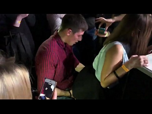 ❤️ Sexo real numa discoteca russa. Rapariga russa de 18 anos no ânus e vagina fodida numa discoteca ️❌ Sexo vídeo em nós ❌