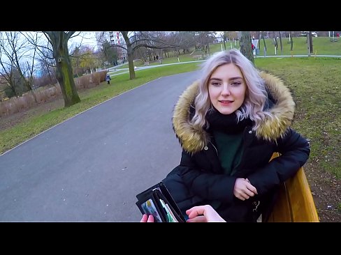 ❤️ Engole o esperma quente de um estranho por dinheiro - broche no parque por Eva Elfie ️❌ Sexo vídeo em nós ❌